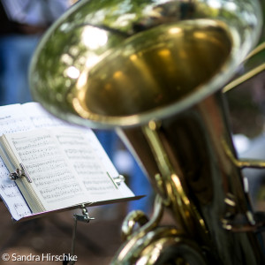 Tuba und Notenpult