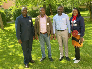 Vier Mitarbeitende vom Bible College in Mwika