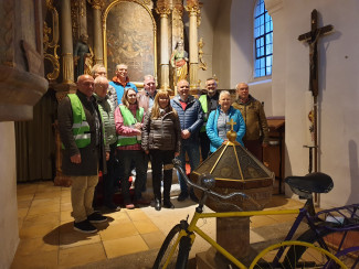 Gruppenbild in der Nikolauskirche mit dem Förderverein