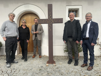 Robert Diem, Gina Uber, Stefan Fischer, Heinrich Arweck, Klaus Wild vor dem Kreuz für den Monte Kaolino
